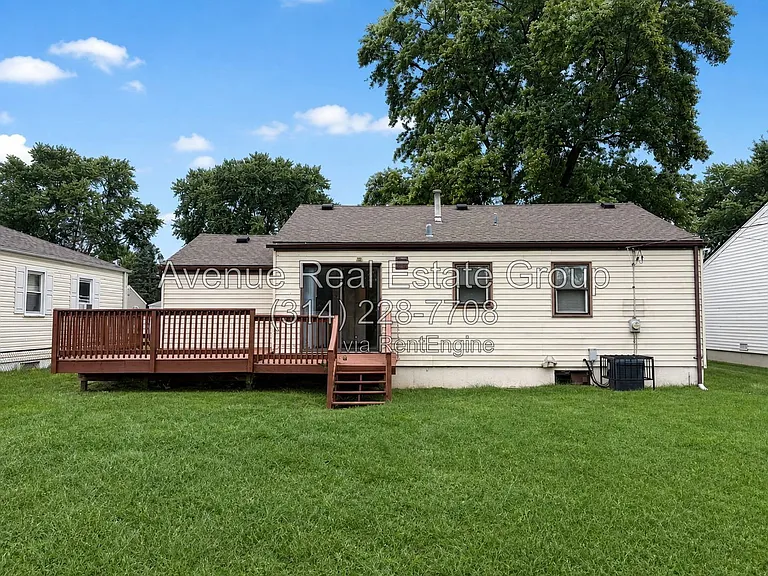 830 Loekes Dr — Photo 12