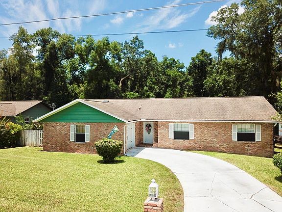 5th image of 3876 NE 27th Ct