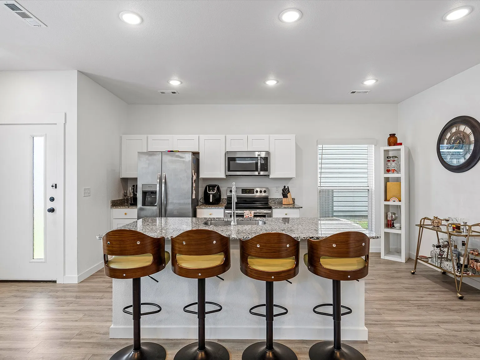 2 bed, 2.5 bath, 1100 sqft, $1,400 — Photo 3