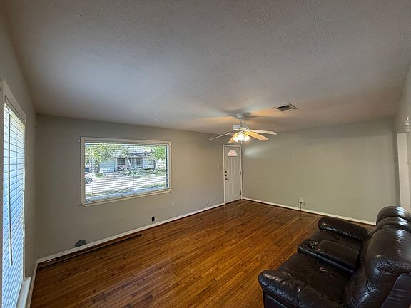 4th image of 418 Waverly Dr