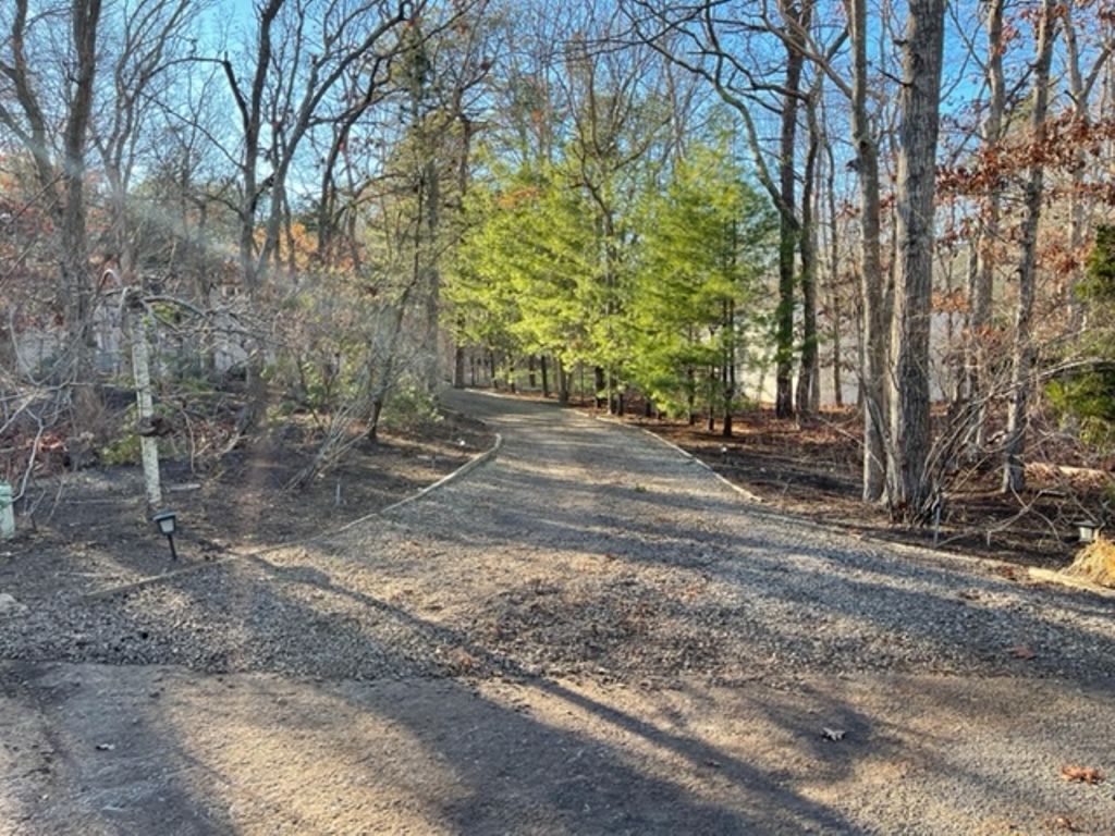  Large Secluded Private Driveway