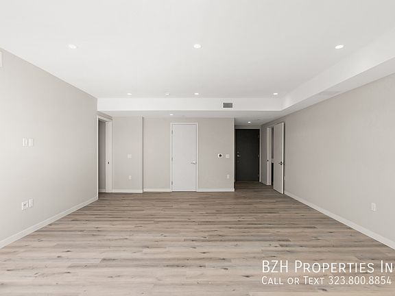 3rd image of 1226 S Bedford St #101