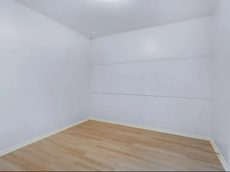 933 Bens Dr — Photo 17