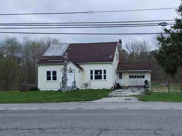 9773 Ridge Rd, Middleport, NY 14105