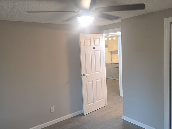 3rd image of 37913 Hillside Ln