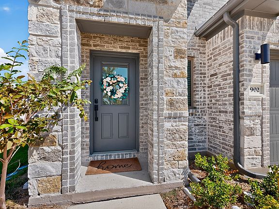 4th image of 902 Crested View Pl