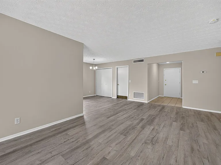 1083 Stokes St — Photo 5