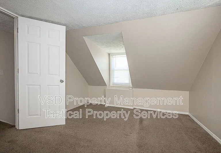 374 E 232nd St — Photo 8