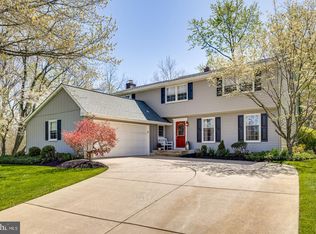 542 Perry Dr, Mount Laurel, NJ 08054