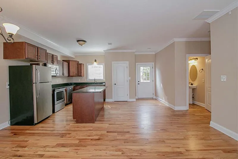 Highpointe Row — Photo 2