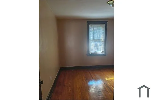 Building Photo - 4874 Kossuth Ave #2