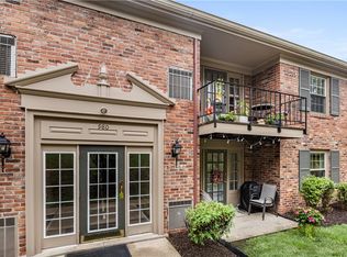980 Chatham Park Dr APT F, Pittsburgh, PA 15216