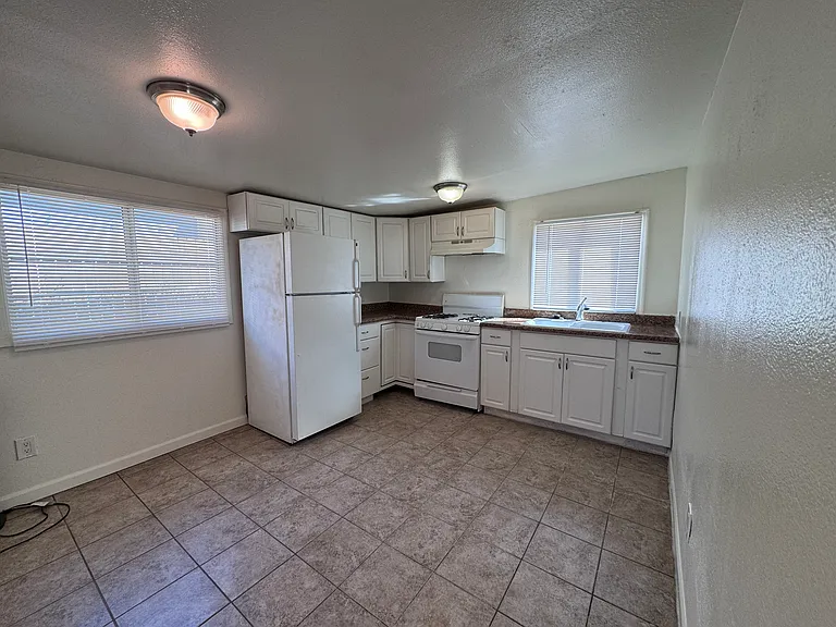 9838 N 14th St #3 — Photo 5