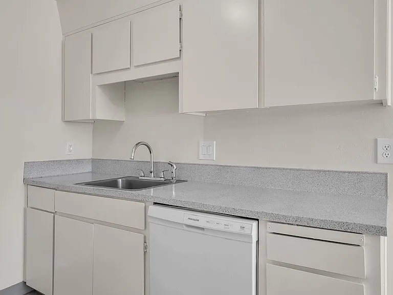 The Patrician Apartments — Photo 18