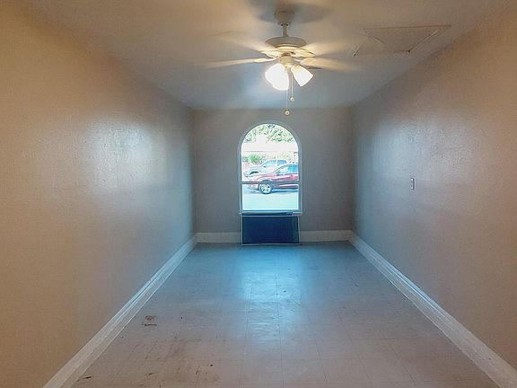 3rd image of 2921 Sea Breeze Dr