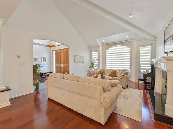 4th image of 9760 Gilhurst Cres