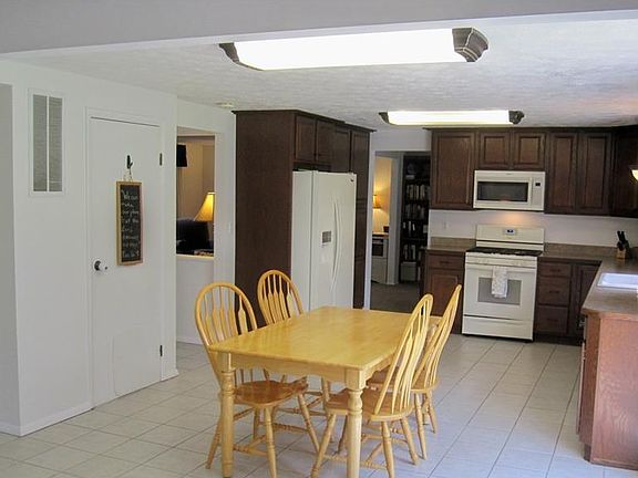 4th image of 386 Huntingdon Ave