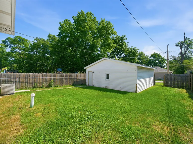 3003 Gilboa Ave — Photo 23