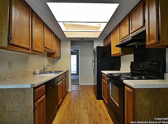 5th image of 1043 Gallatin Dr