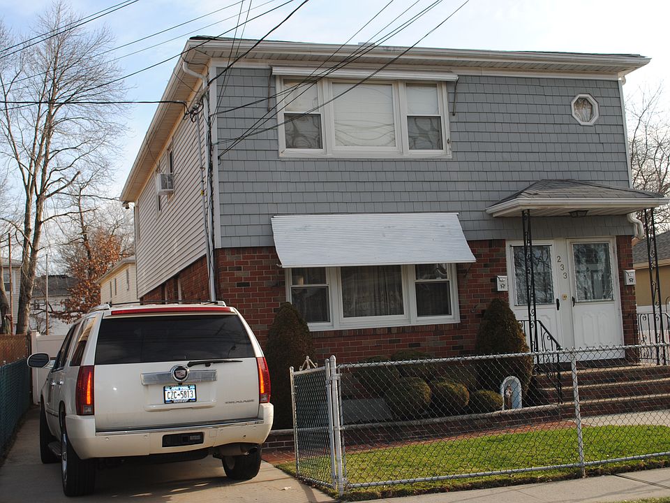 1st image of 233 Giffords Ln