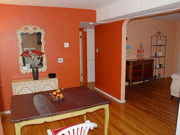 5th image of 208 Laguayra Dr NE