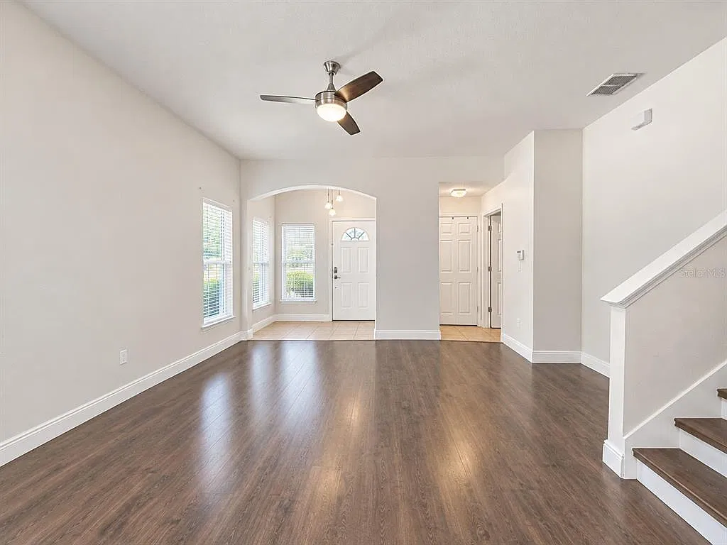 3 bed, 2.5 bath, 1333 sqft, $2,100 — Photo 4