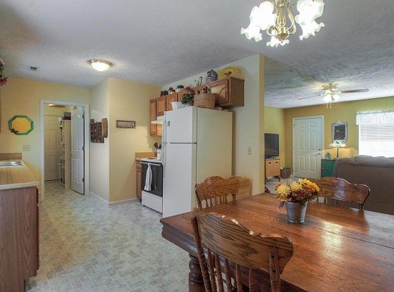 3rd image of 1414 Veterans Pkwy
