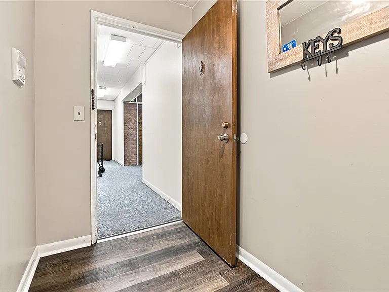 533 Forest Green Dr — Photo 3