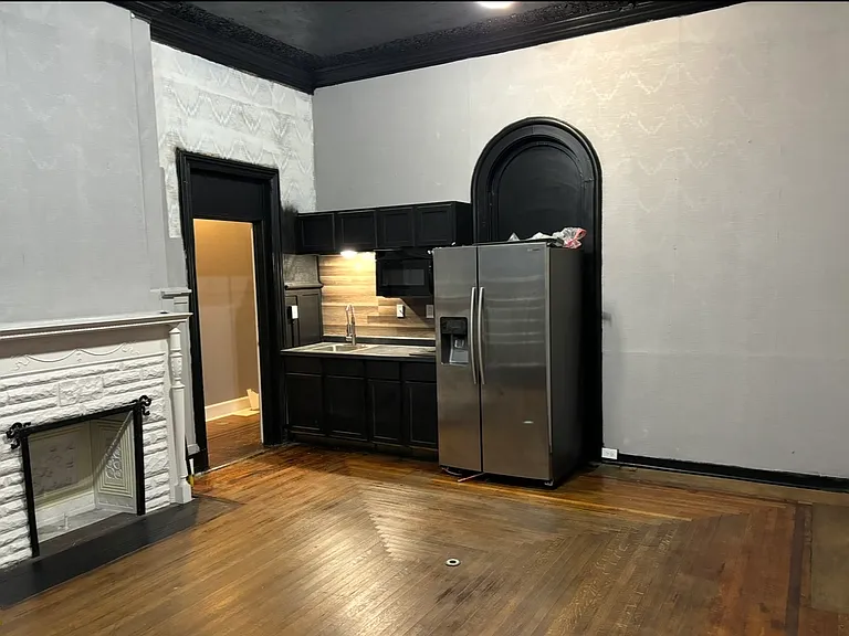 625 N Limestone St — Photo 3