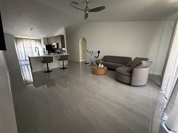 5th image of 718 Reflections Dr