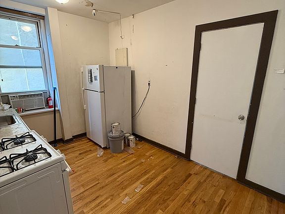 3rd image of 109 Willow Ave APT 1