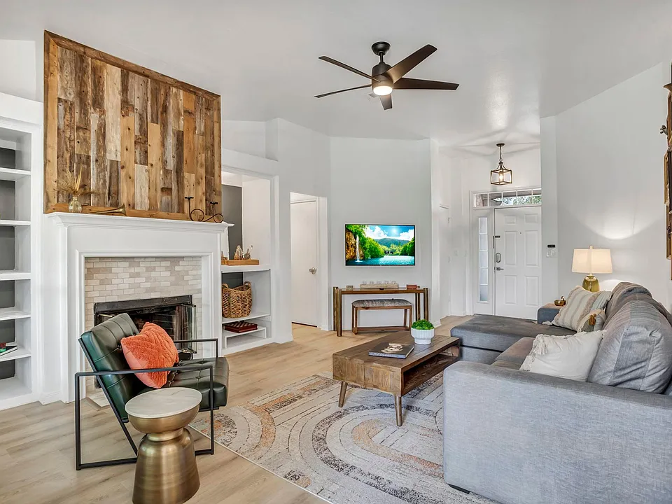 2709 Greenbriar Ct