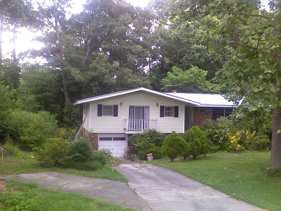 1st image of 221 Arnold Ave