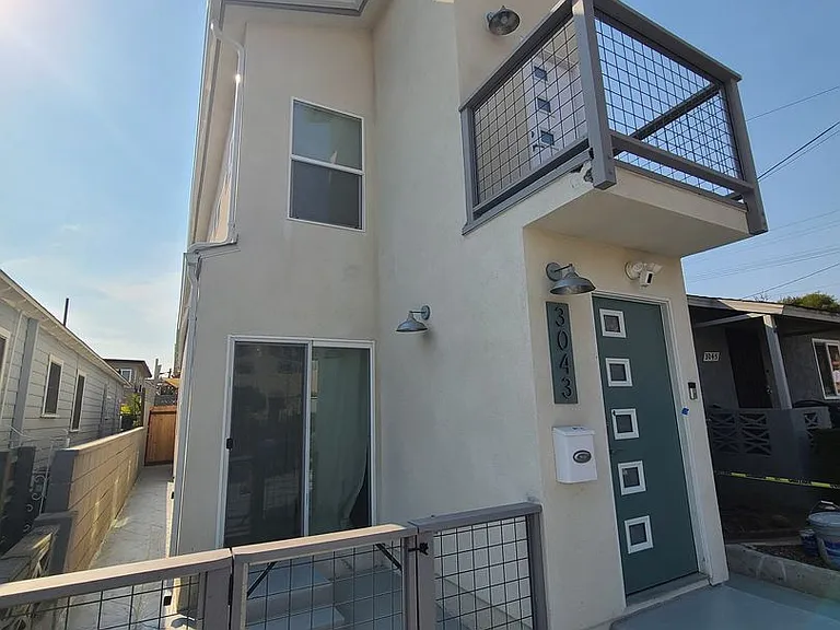 3043 Oliphant St — Photo 19