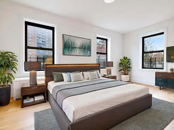 59-11 Queens Boulevard image 4 of 9