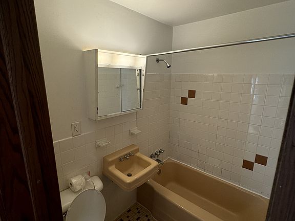 5th image of 2400 Larpenteur Ave W #6B
