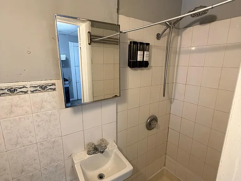 219 Magnolia Ave #3L — Photo 3