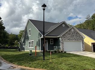 208 Slade Ln, Black Mountain, NC 28711