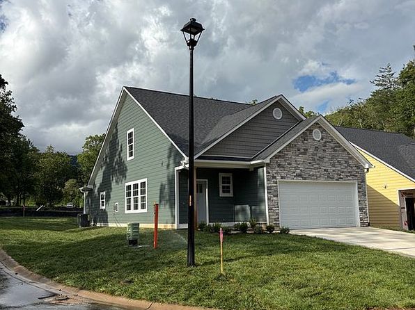 208 Slade Ln