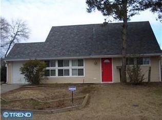 28 Hope Rd, Levittown, PA 19056