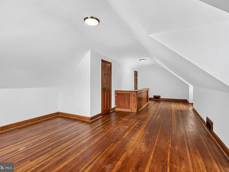 1607 W Braddock Rd — Photo 17