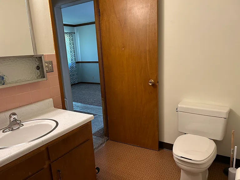 4917 N Maple St — Photo 15