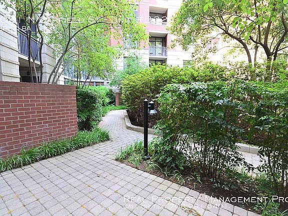 4th image of 1021 N Garfield St #B32