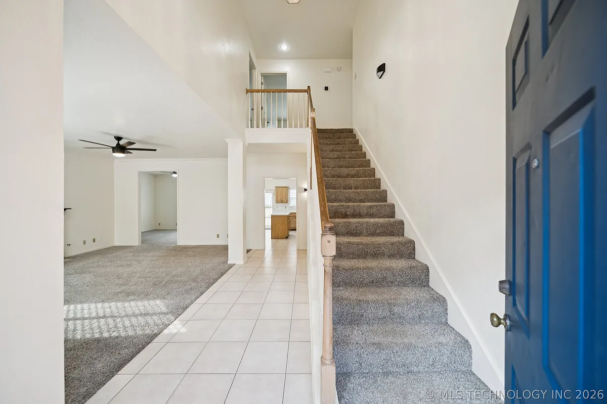 Building Photo - 3010 E 90th Pl
