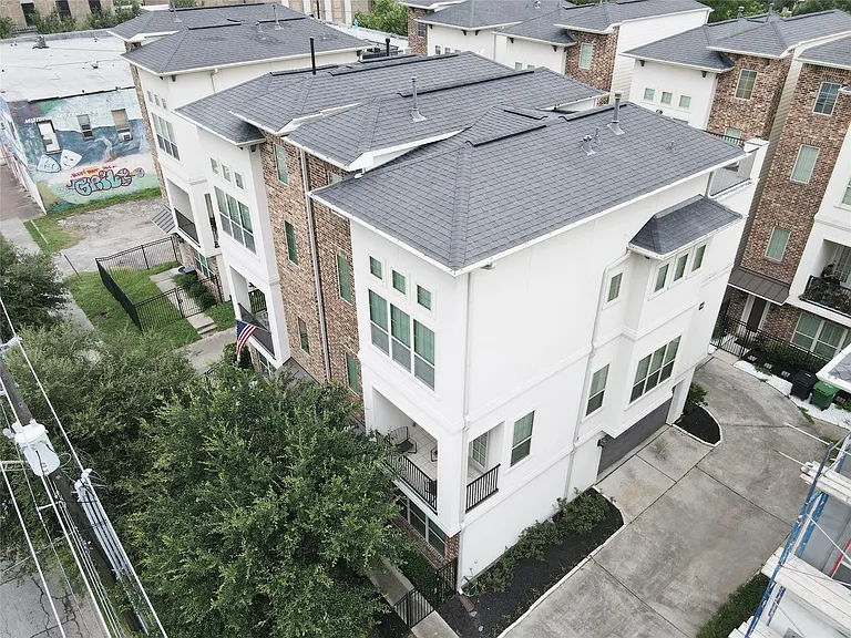 3408 La Branch St #B — Photo 25