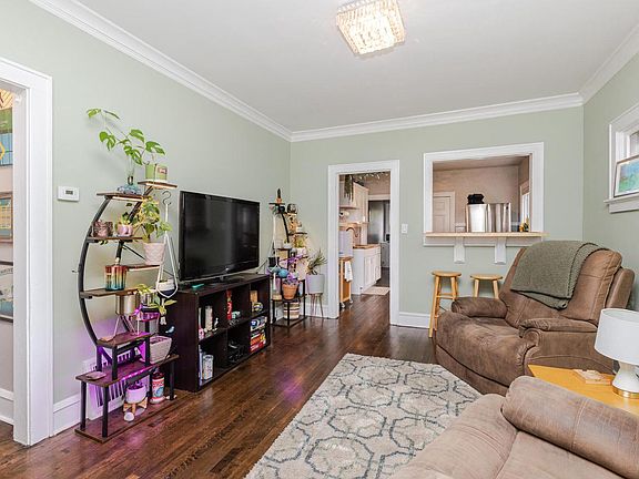 3rd image of 3061 N Buffum STREET