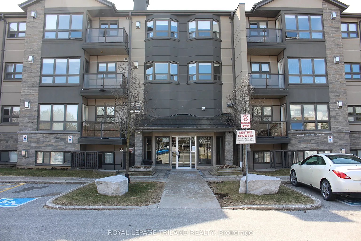 9 Jacksway Cres #218 photo 1
