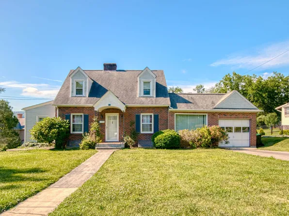 119 6th St NW, Pulaski, VA 24301