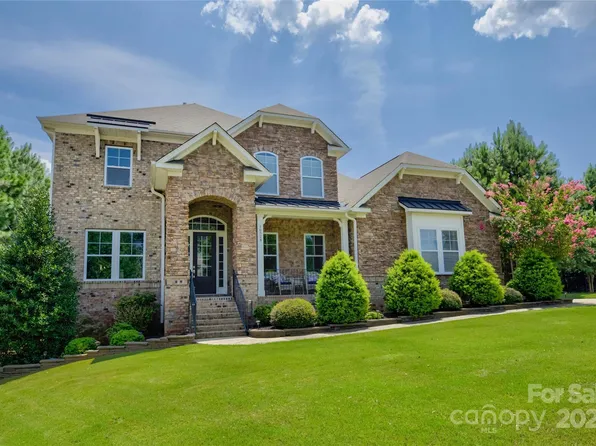 16524 Governors Club Ct, Charlotte, NC 28278