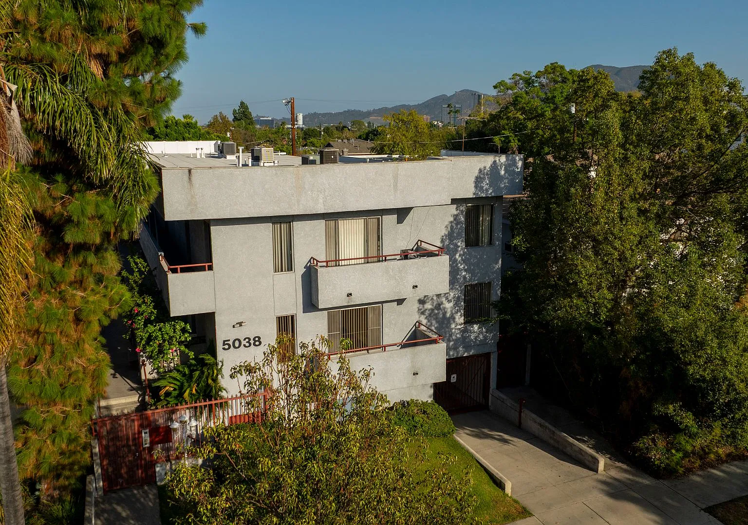 5038 Cahuenga — Photo 1